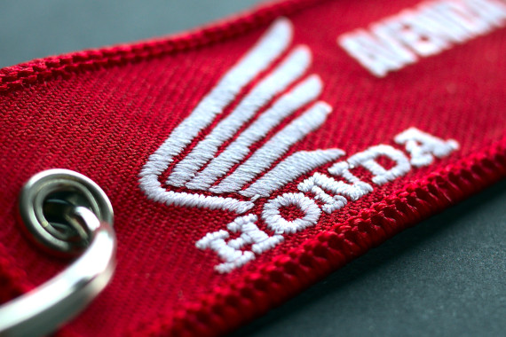 Zoom on Honda's logo white embroidery