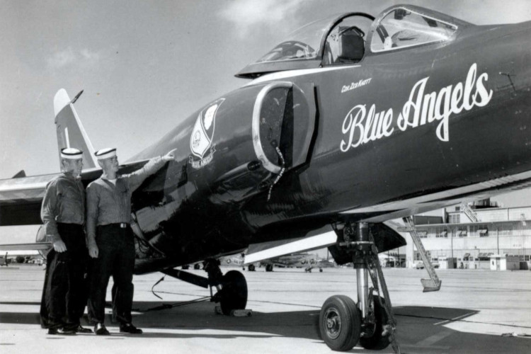 Histoire de Remove Before Flight